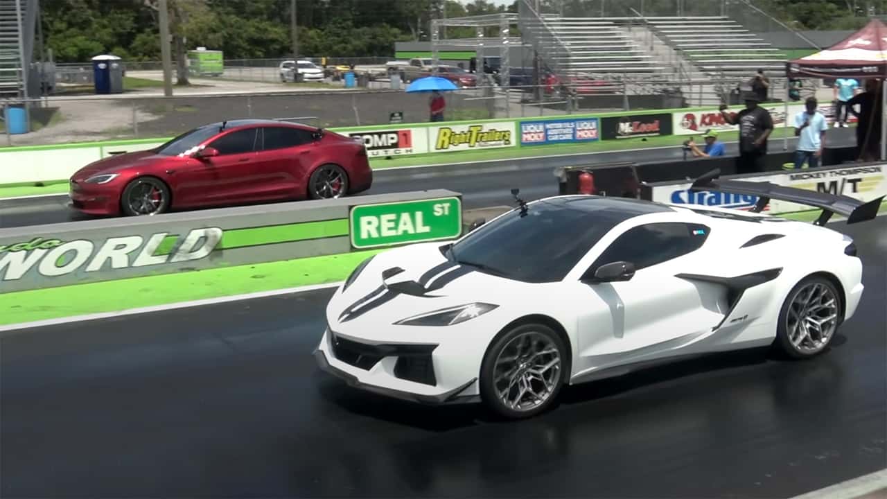 Tesla Model S Plaid усе ще залишає позаду новий Corvette ZR1