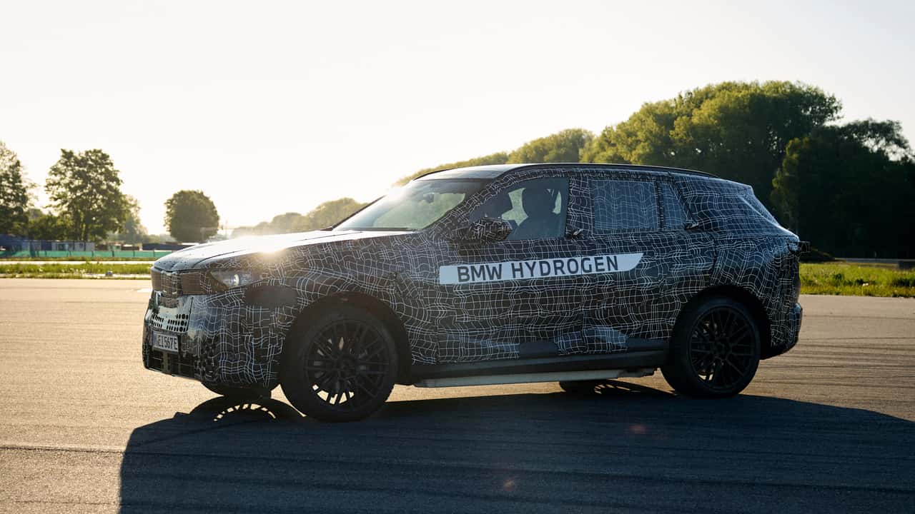 BMW знову ставить на водневі SUV: iX5 FCEV і плани до 2028