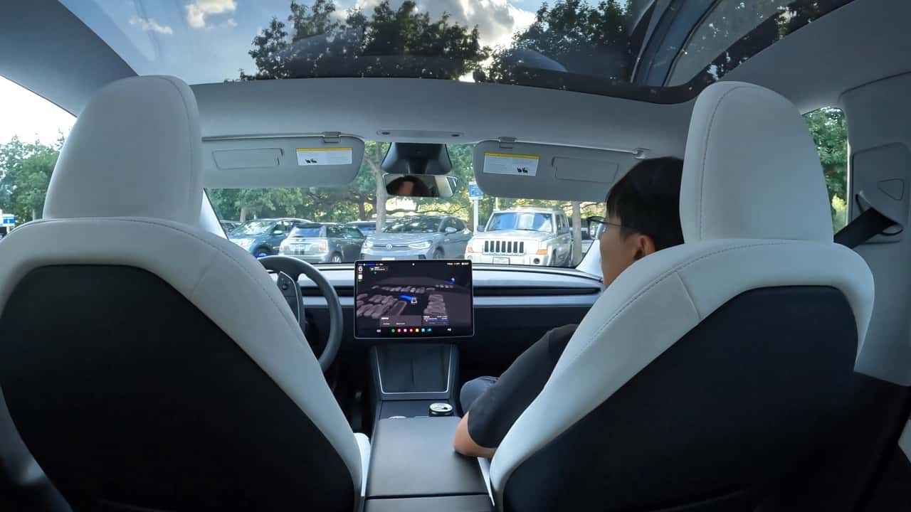 NHTSA розслідує Tesla через затримки звітів про Autopilot
