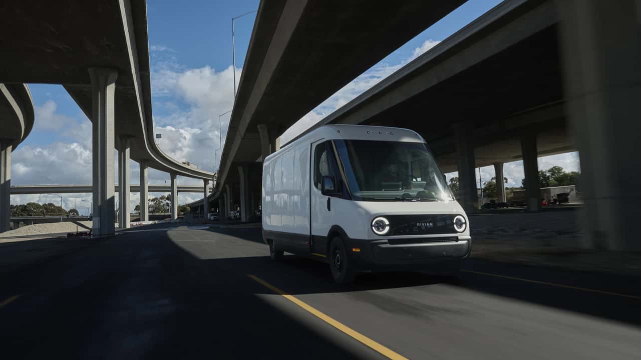 Ford, Chevy та Mercedes досі не можуть наздогнати електрофургон Rivian