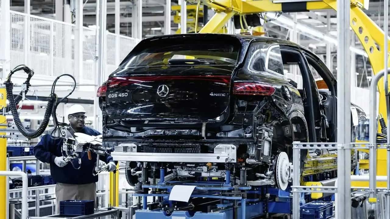 Mercedes призупиняє виробництво EQ у США на тлі завершення EV-пільг