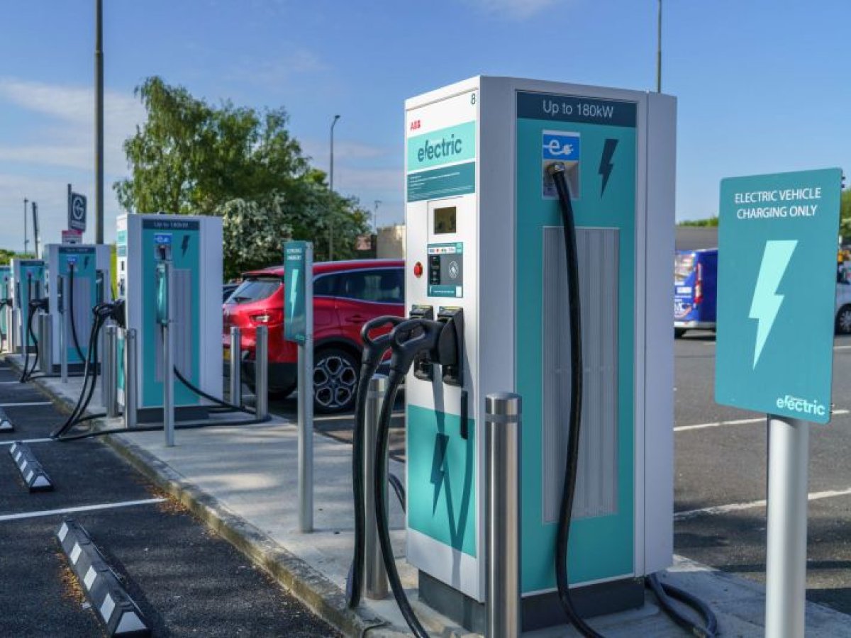 NJ Turnpike змушує замінити Tesla Superchargers на менш сумісні CCS1 зарядки