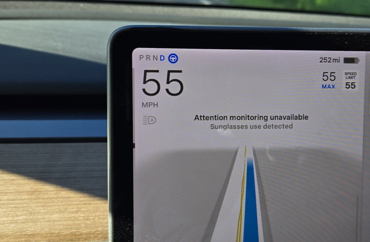 Tesla пом’якшує контроль водія в FSD v13.2.9