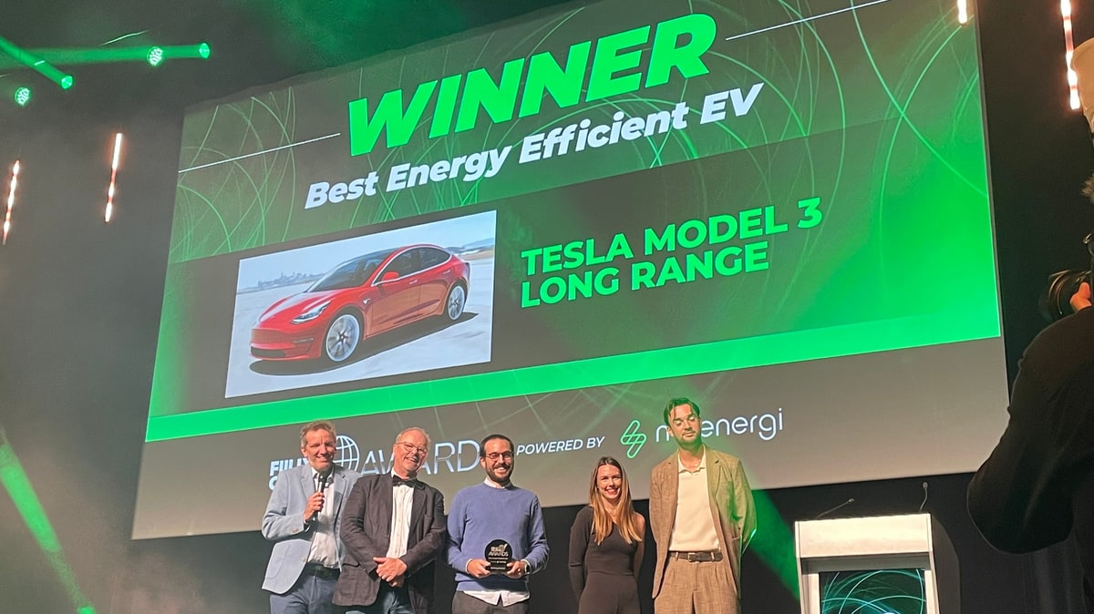 Tesla здобуває п’ять нагород на Fully Charged AWARDS: інновації та ефективність
