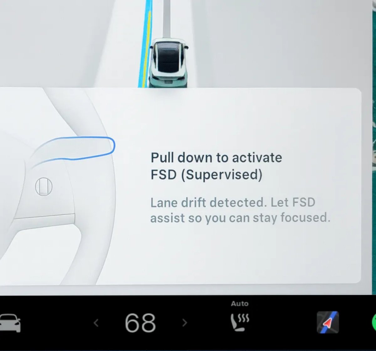 Tesla: детектор сонливості пропонує ввімкнути FSD — оновлення 2025.32.3