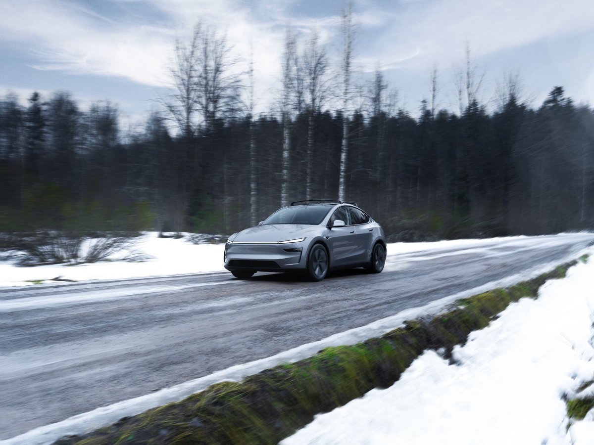 FSD V14 від Tesla виходить на шведські дороги: спільна перевірка