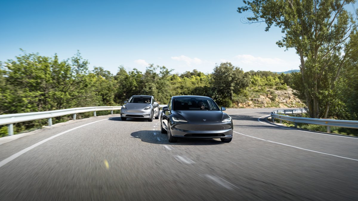 Tesla FSD в Європі: затверджено автономні маневри на шосе з вересня