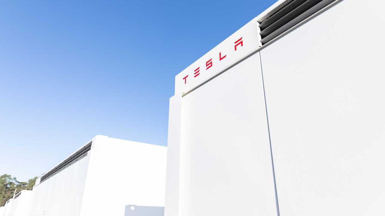 Tesla уклала угоду на $4,3 млрд із LGES на американські LFP-батареї
