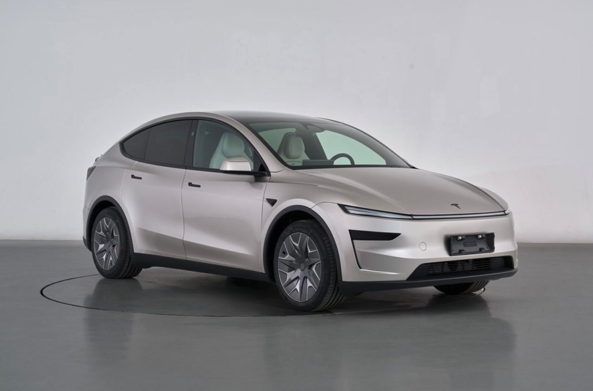 Tesla офіційно представила більшу Model Y L на 6 місць