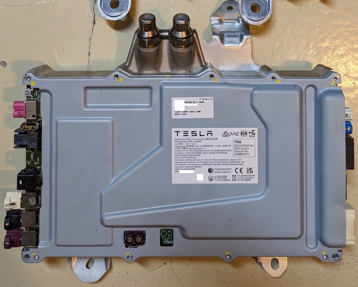 Tesla AI5: новий FSD-комп’ютер з продуктивністю до 2500 TOPS