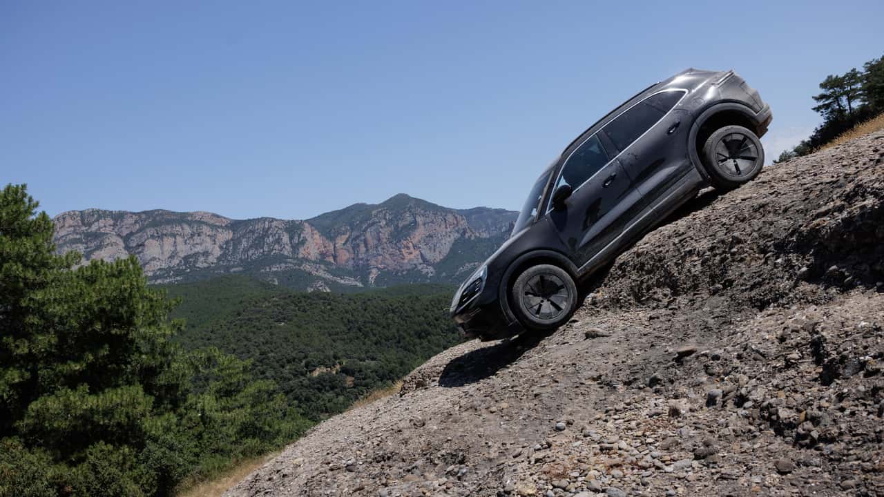 Porsche Cayenne EV пропустив етап із 120 прототипів завдяки ШІ