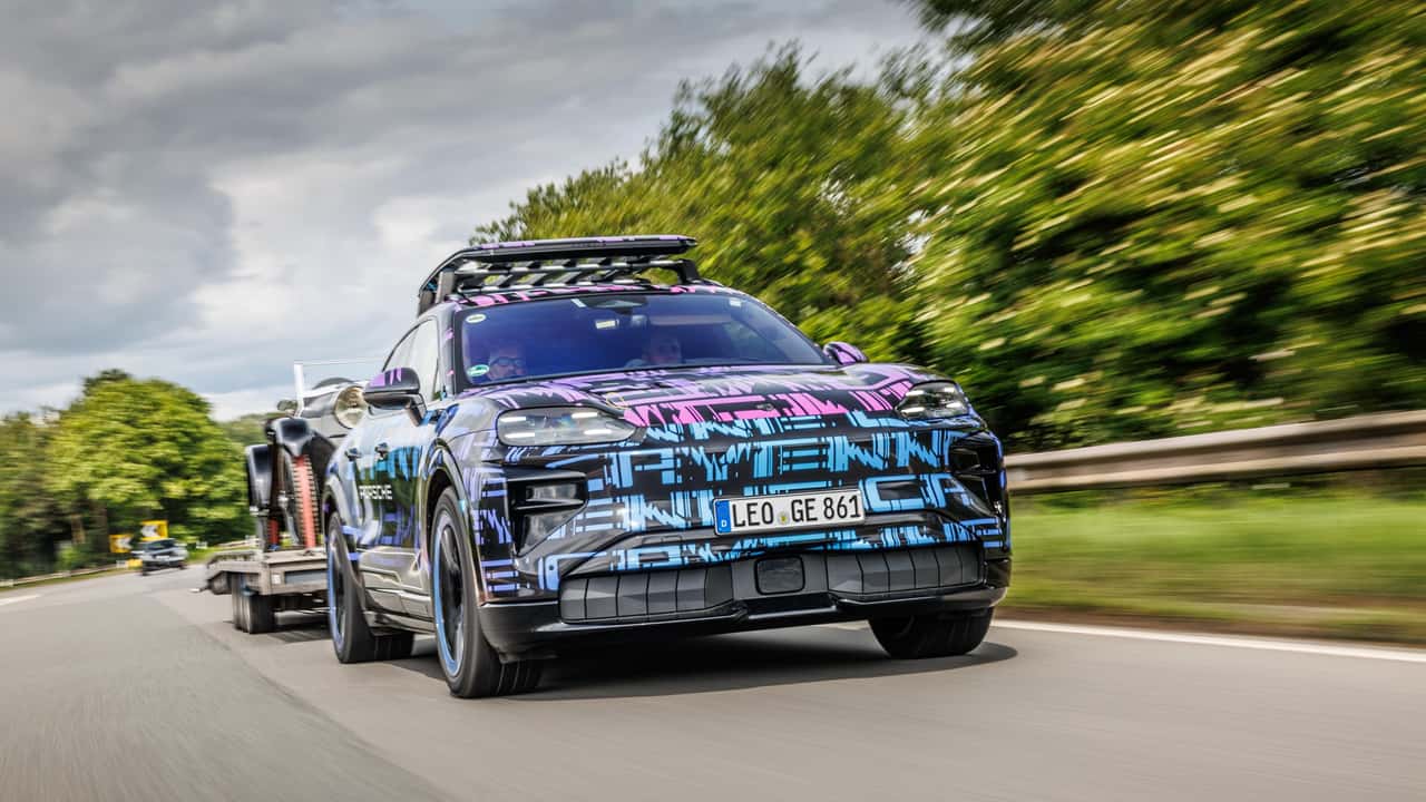 Електричний Porsche Cayenne: монстр швидкої зарядки