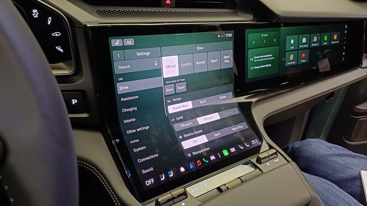 Flow Display у Porsche Cayenne Electric — вигнутий OLED-дисплей