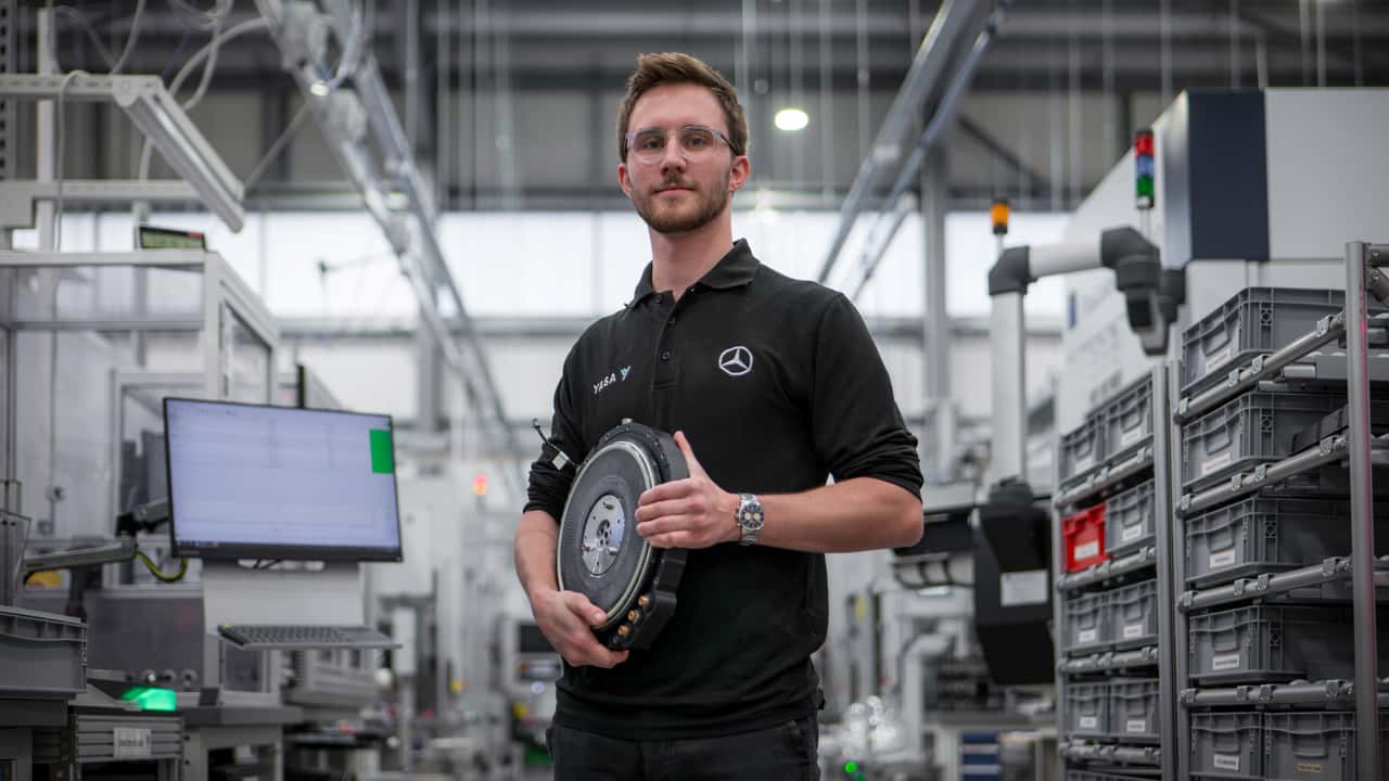 Крихітний електромотор потужніший за чотири мотори Tesla