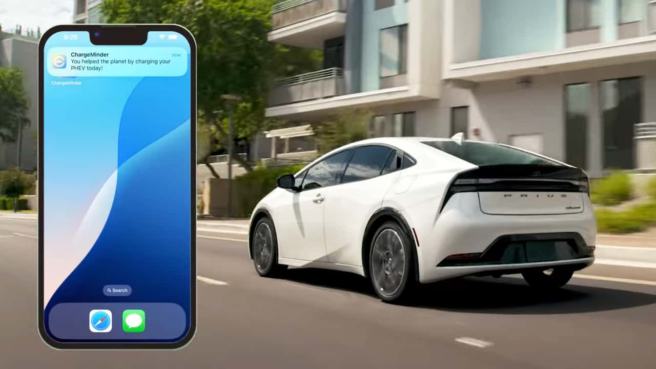 Toyota відкрила спосіб заохотити власників PHEV частіше заряджати авто