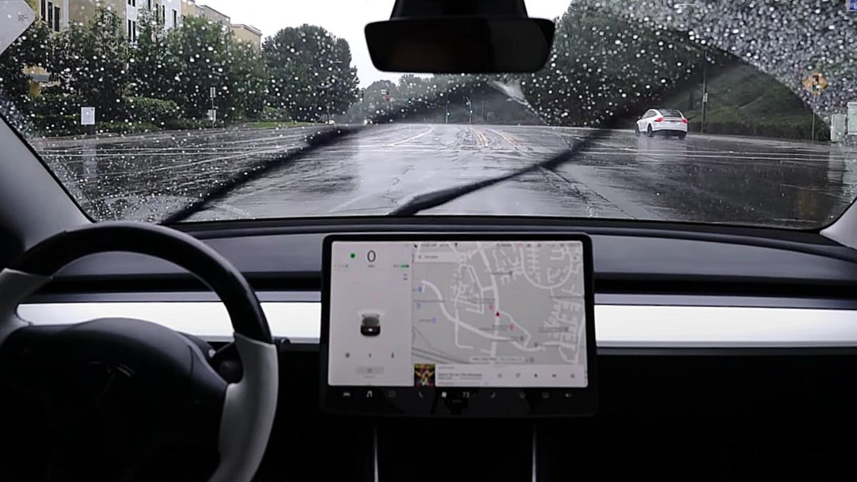 Які двірники Tesla обрати? Розміри, сервісний режим і порядок заміни