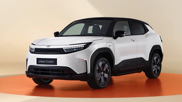 Характеристики Toyota Urban Cruiser AWD 61.1 kWh (2025)